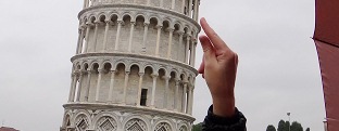 CarouLLou.com -Carou-LLou-at-Pisa-tower-S
