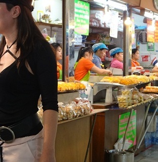 CarouLLou.com-Carou-LLou-in-Bangkok-thai-sweets-M