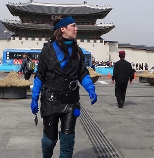 CarouLLou.com-Carou-LLou-in-Seoul-Gyeongbokgung-Palace-M